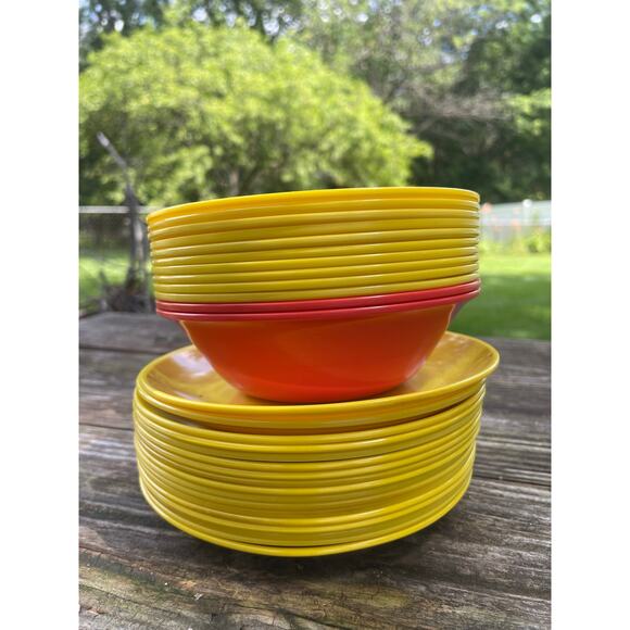 Lot of 29 vintage texas ware yellow bowls and plates - Picture 1 of 16
